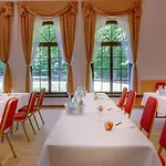 Garni Jagdschloss Mit Selbstversorgerkueche 3*