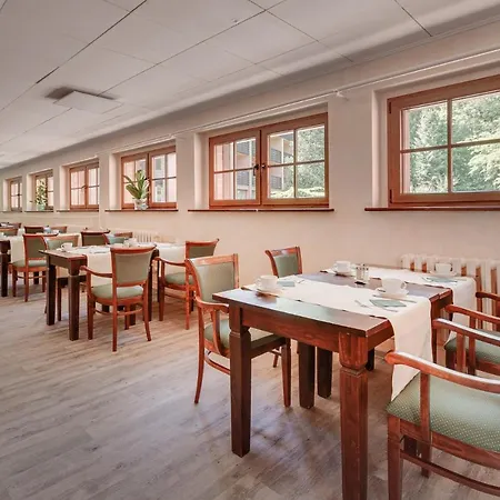Hotel Garni Jagdschloss Waldsee Mit Fruehstuecksbuffet & Schlosskueche Fuer Selbstversorger