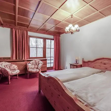 Hotel Garni Jagdschloss Mit Fruehstuecksbuffet & Schlosskueche Fuer Selbstversorger