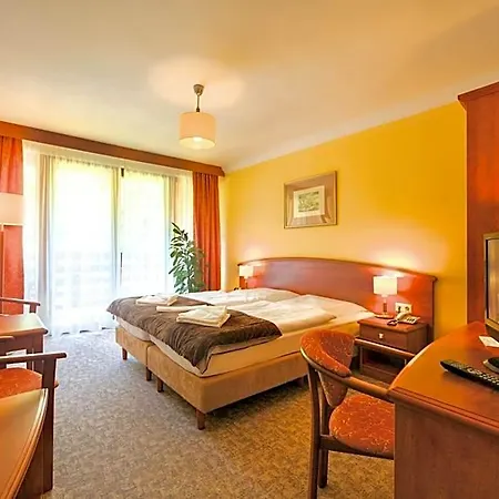 Garni Jagdschloss Mit Fruehstuecksbuffet & Schlosskueche Fuer Selbstversorger Hotel 3*