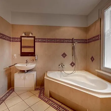 Garni Jagdschloss Mit Fruehstuecksbuffet & Schlosskueche Fuer Selbstversorger Hotel 3*