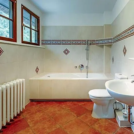 Hotel Garni Jagdschloss Mit Fruehstuecksbuffet & Schlosskueche Fuer Selbstversorger