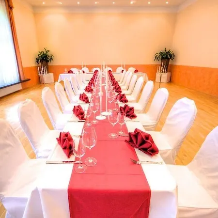 Hotel Garni Jagdschloss Mit Fruehstuecksbuffet & Schlosskueche Fuer Selbstversorger