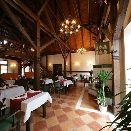 Hotel Garni Jagdschloss Mit Fruehstuecksbuffet & Schlosskueche Fuer Selbstversorger 3*
