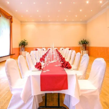 فندق Garni Jagdschloss Mit Fruehstuecksbuffet & Schlosskueche Fuer Selbstversorger Waldsee (Mecklenburg-Vorpommern)